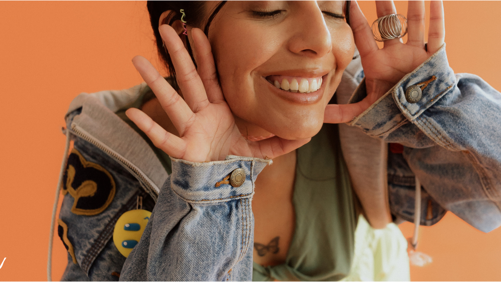 Rozptylovač používá irelevantní nebo chaotické chování, aby odvedl pozornost od nepříjemné situace.