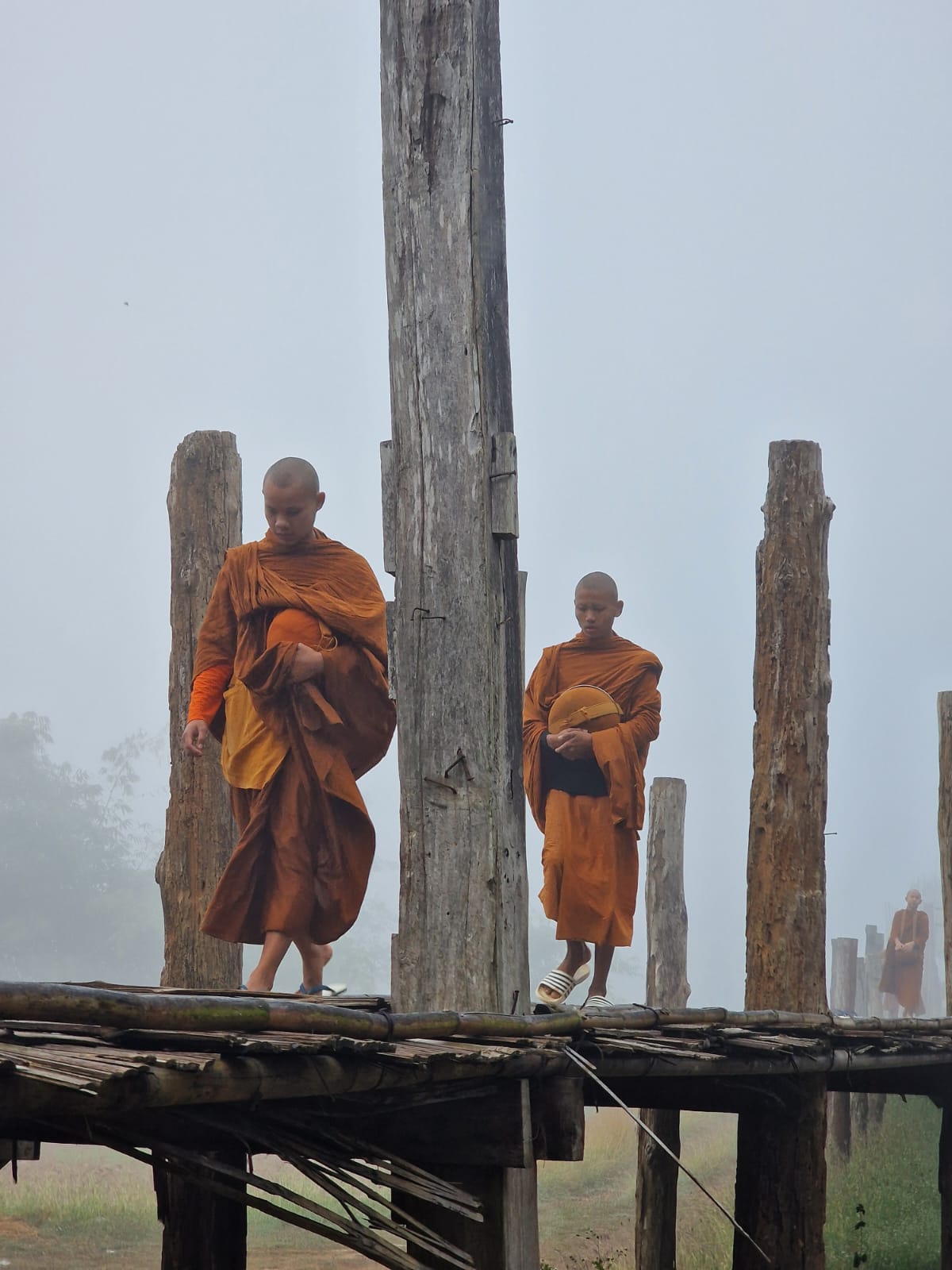 mniši v&nbsp;thajsku