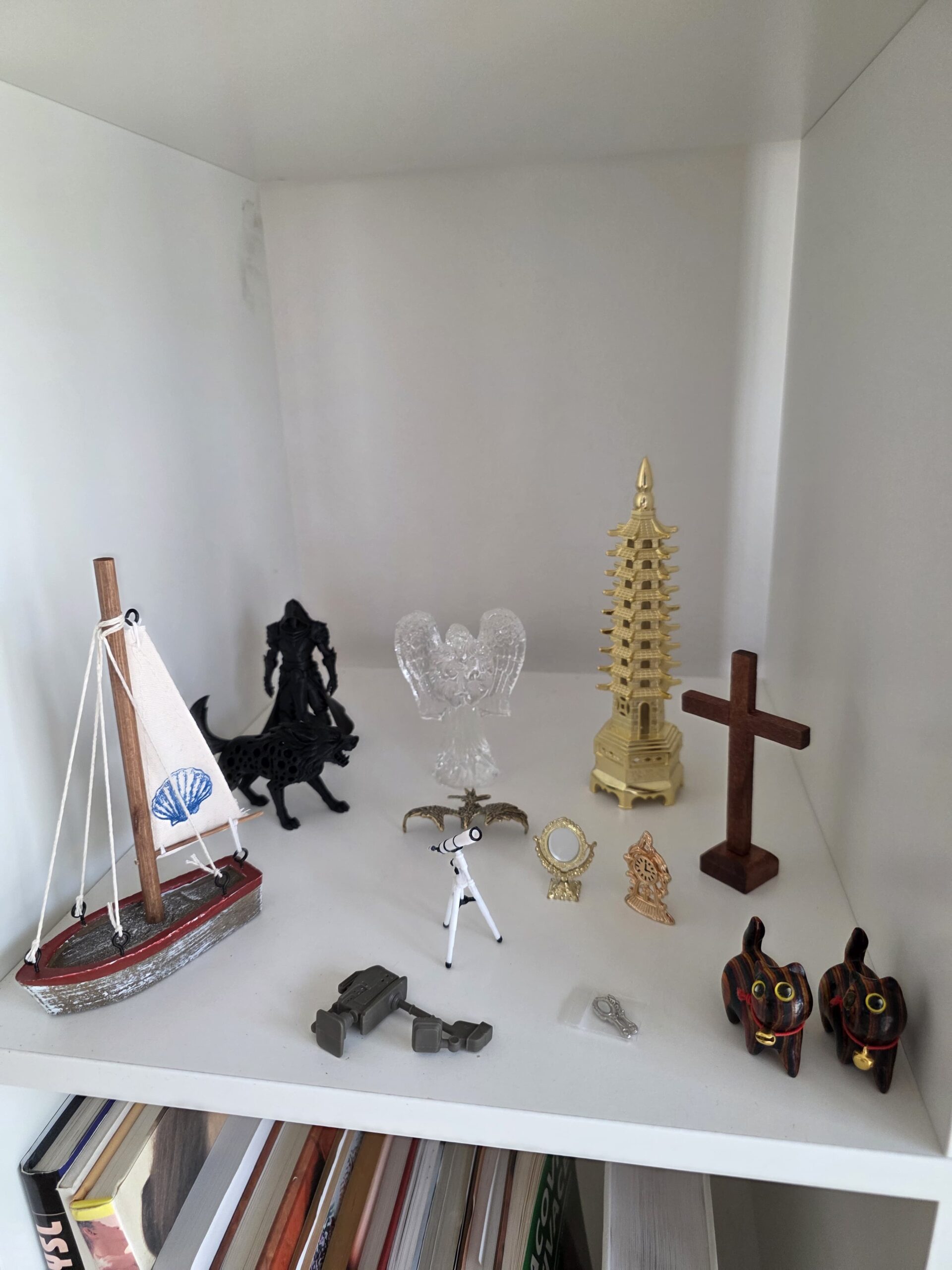 sandplay terapie Praha 8 terapeutické figurky a&nbsp;práce s&nbsp;pískem